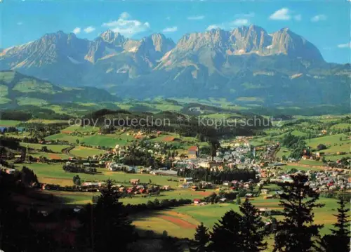 AK / Ansichtskarte Kitzbuehel Tirol AT Wilder-Kaiser Kaisergebirge Bergpanorama Talblick Sommerlandschaft Ortschaft Kirche Wiesen