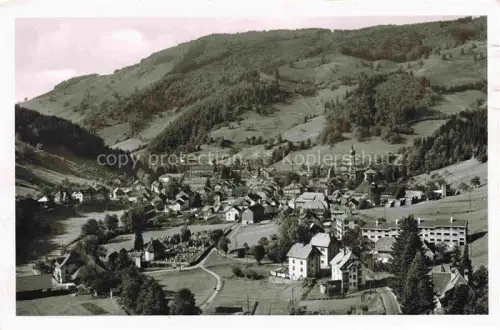 AK / Ansichtskarte Brandenberg Todtnau Ortsansicht Schwarzwald Talblick Kirchturm Friedhof Waldberge Luftkurort Wintersportort S/W-Fotokarte