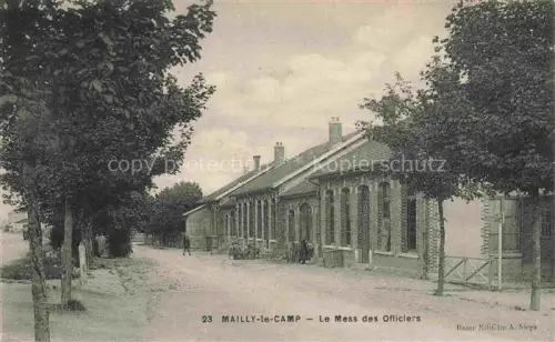 AK / Ansichtskarte Mailly-le-Camp Troyes 10 Aube Mess-des-Officiers Offiziersmesse Kaserne Allee Baeume Militaerlager Ziegel Artillerie Soldaten