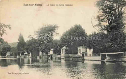 AK / Ansichtskarte Bar-sur-Seine Troyes 10 Aube Seine Croc-Ferrand Fluss Haeuser Boot Baeume Uferpromenade Wassermuehle