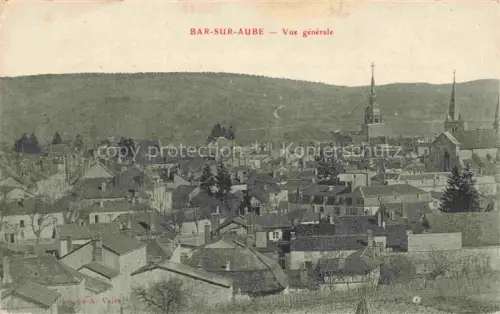 AK / Ansichtskarte Bar-sur-Aube 10 Aube Vue-générale Stadtpanorama Kirchtuerme Daecher Huegel Baeume Ortschaft
