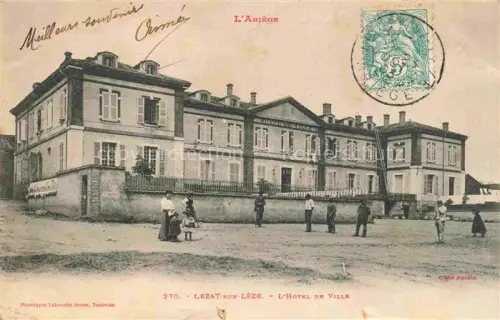 AK / Ansichtskarte Lezat-sur-Leze PAMIERS 09 Ariege Hôtel-de-Ville Rathaus Platz Passanten Dorf Ariège