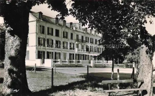AK / Ansichtskarte Pougues-les-Eaux NEVERS 58 Nievre Refuge-des-Cheminots Hotel Baeume Park Bank Gebaeude
