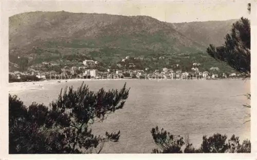 AK / Ansichtskarte LE LAVANDOU TOULON 83 Var Bucht Strand Kuestenort Berge Pinien Meer Côte-d Azur