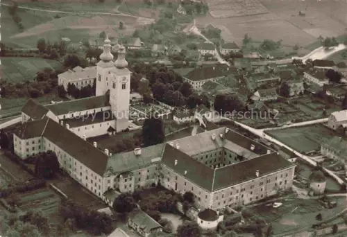 AK / Ansichtskarte Gurk Gurktal Kaernten AT Dom Kloster Zwiebelturm Fliegeraufnahme Ortschaft aecker Kaernten