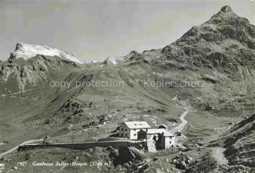 AK / Ansichtskarte Julier-Hospitz 2237m GR Julier-Hospiz Passstrasse Hochgebirge Berge Hospizgebaeude Alpen Schneefelder