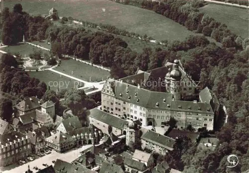 AK / Ansichtskarte Weikersheim Schloss-Weikersheim Schlossgarten Barockgarten Renaissance-Schloss Brunnen Wald Luftbild