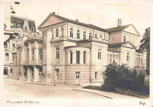 AK / Ansichtskarte MARIANSKE LAZNE Marienbad CZ Stadttheater Neoklassizismus Apollo-Gebaeude Strassenansicht Kurstadt