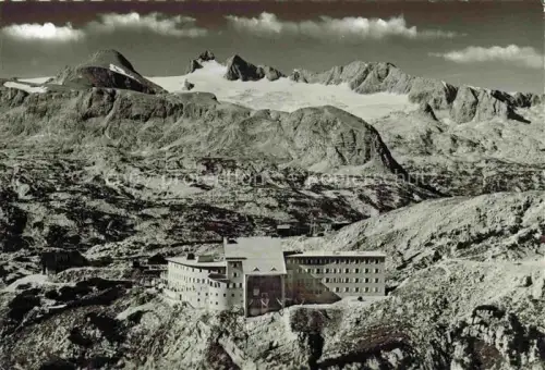 AK / Ansichtskarte Berghaus Krippenstein Berghaus-Krippenstein Dachstein-Gletscher Felslandschaft Bergmassiv Alpenhuette Hochgebirge Schneefelder