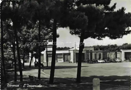 AK / Ansichtskarte Tirrenia Pisa Toscana IT L Imperiale Pinien Piazza Gebaeude Autos Kurort Seebad