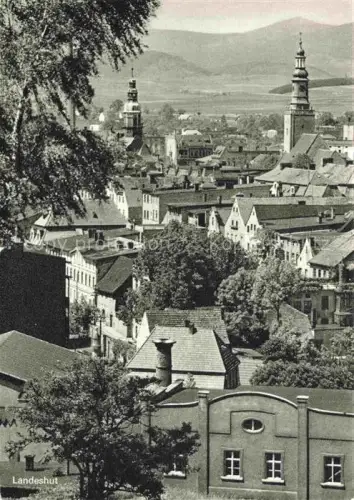 AK / Ansichtskarte Landeshut Niederschlesien Kamienna Gora Kochanow PL Kirchturm Stadtkirche Daecher Baeume Berge Altstadt Buergerhaus