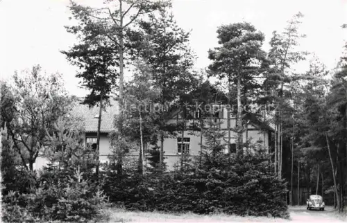 AK / Ansichtskarte Fohrenreuth Rehau Haus-Tannenberg Fachwerkhaus Kiefernwald VW-Kaefer Ferienhaus Villa Baeume