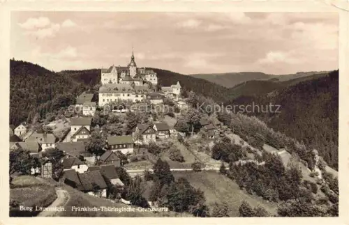 AK / Ansichtskarte Lauenstein Oberfranken Ludwigsstadt Bayern Burg-Lauenstein Schloss Dorf Nadelwald Fraenkisch-Thueringische-Grenzwarte Bergkuppe Tal Haeuser