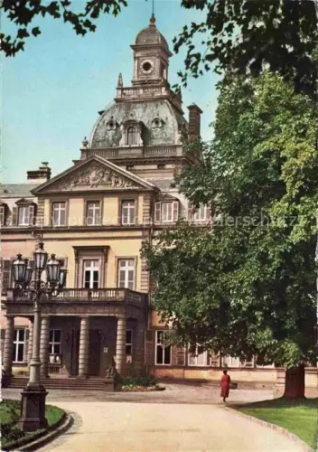 AK / Ansichtskarte HANAU  Main Phillipsuhr Schloss Kuppel Klassizismus Laterne Baum Park Frau