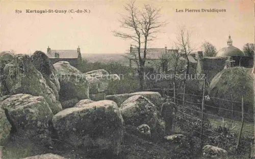 AK / Ansichtskarte Kertugal ST QUAY-PORTRIEUX Saint-Brieuc 22 Cotes-d Armor Pierres-Druidiques Megalithen Dolmen Felsen Person Haeuser Baeume Praehistorie