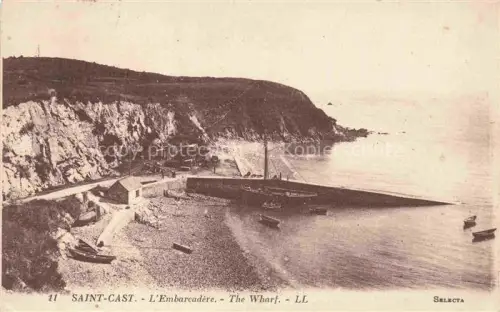 AK / Ansichtskarte St-Cast-le-Guildo DINAN 22 Cotes-d Armor L Embarcadère Hafen Boote Klippen Steilkueste Strand Kaehne Meer Weg