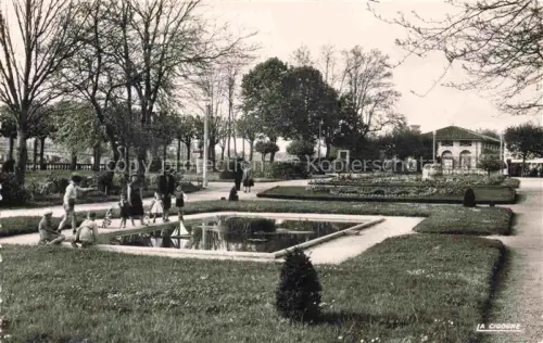 AK / Ansichtskarte SAINTES 17 Charente-Maritime Jardin-Public Bassin Park Kinder Baeume Blumenbeete Pavillon