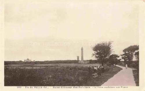 AK / Ansichtskarte Saint-Clement-des-Baleines La Rochelle 17 Charente-Maritime Phare Leuchtturm Route Strasse Baeume Landschaft Personen Ile-de-Re