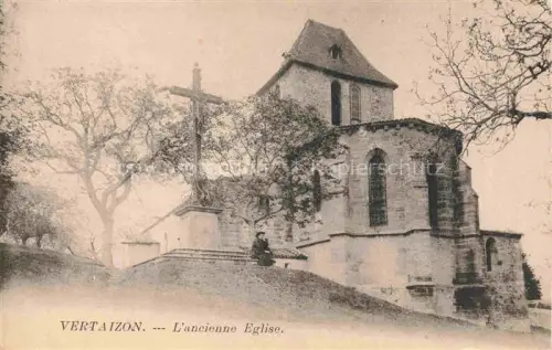 AK / Ansichtskarte Vertaizon Clermont-Ferrand 63 Puy-de-Dome Ancienne-Eglise Kirche Kreuz Romanisch Huegel Baeume Steinkirche Frau