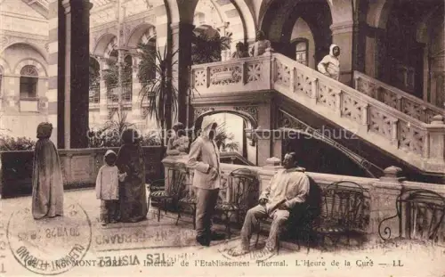 AK / Ansichtskarte Mont-Dore-les-Bains Clermont-Ferrand 63 Puy-de-Dome Etablissement-Thermal Heure-de-la-Cure Innenraum Kurgaeste Treppe Saeulen Pflanzen