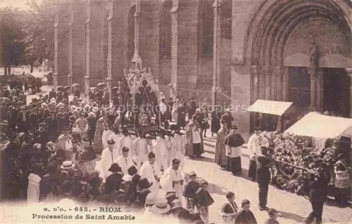 AK / Ansichtskarte RIOM 63 Puy-de-Dome Procession-de-Saint-Amable Religioese-Prozession Kirche Messdiener Priester Reliquienschrein Gotisches-Portal Rue-des-Salins