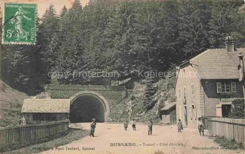 AK / Ansichtskarte Bussang Epinal 88 Vosges Tunnel Côté-Alsacien Wald Tannen Personen Strasse Gebaeude