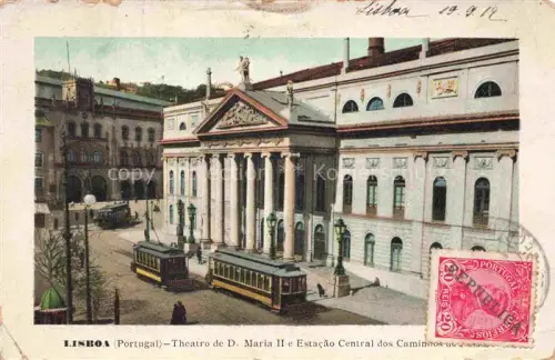 AK / Ansichtskarte Cascaes Cascais LISBOA PT Theatro-de-D-Maria-II Estação-Central-dos-Caminhos Strassenbahn Platz Saeulenportikus Neoklassizismus Gebaeude