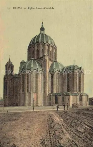 AK / Ansichtskarte REIMS 51 Marne Église-Sainte-Clothilde Kirche Kuppeln Byzantinisch Fassade Passanten Karren