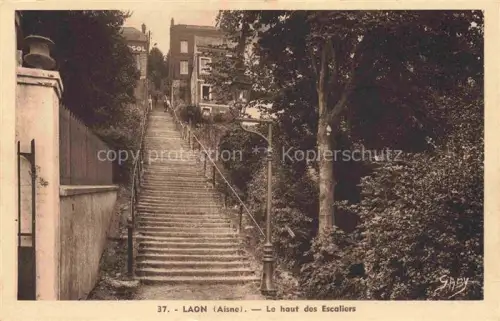 AK / Ansichtskarte LAON 02 Aisne Treppe Escaliers Laternenmast Wohnhaeuser Baeume Gelaender Vegetation