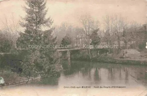 AK / Ansichtskarte Chalons-sur-Marne Chalons-en-Champagne 51 Marne Pont-du-Cours-d Ormesson Fluss Bruecke Baeume Wohnhaeuser Park Spiegelung