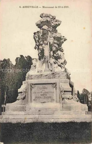 AK / Ansichtskarte ABBEVILLE 80 Somme Kriegerdenkmal 1914-1918 Soldatengruppe Skulptur Sockel Baeume Gefallene