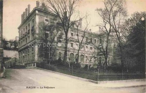 AK / Ansichtskarte MACON 71 Saone-et-Loire Préfecture Verwaltungsgebaeude Eisenzaun Baeume Treppe Strasse