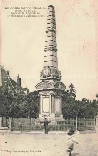 AK / Ansichtskarte Vesoul 70 Haute Saone Place-de-la-République Monument-Commémoratif Obelisk Denkmal Zaun Kinder Passanten
