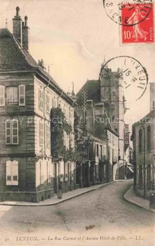 AK / Ansichtskarte Luxeuil-les-Bains LURE 70 Haute-Saone Rue-Carnot Ancien-Hôtel-de-Ville Strassenansicht Altstadt Turm Passanten