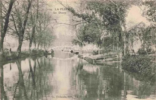 AK / Ansichtskarte LA FLECHE 72 Sarthe La-Douve Fluss Bruecke Baeume Spiegelung Kanal Anlegestelle
