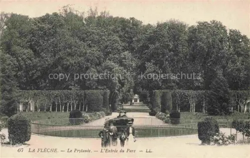 AK / Ansichtskarte LA FLECHE 72 Sarthe Prytanée Allee Baeume Hecken Eisentor Passanten Park