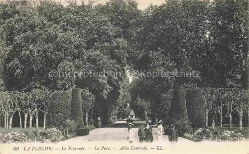 AK / Ansichtskarte LA FLECHE 72 Sarthe Allée-Centrale Prytanée Allee Baeume Hecken Passanten Skulptur
