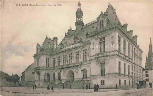 AK / Ansichtskarte NIORT 79 Deux-Sevres Hôtel-de-Ville Rathaus Neoklassizismus Turm Passanten Strassenszene Fassade