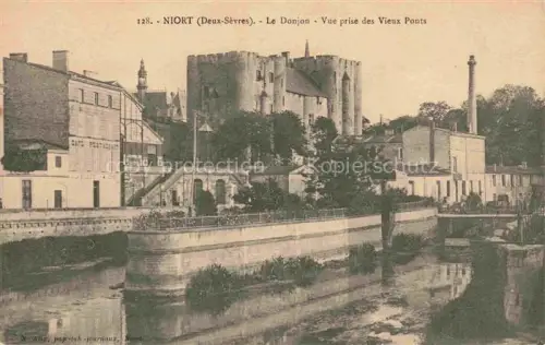 AK / Ansichtskarte NIORT 79 Deux-Sevres Le-Donjon Vieux-Ponts Fluss Mittelalter Cafe-Restaurant Bruecke Stadtgebaeude