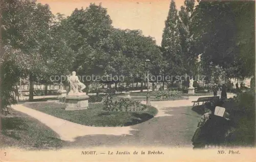 AK / Ansichtskarte NIORT 79 Deux-Sevres Jardin-de-la-Brèche Park Skulptur Statue Baeume Laterne Bank Spaziergaenger