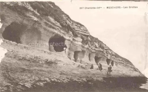 AK / Ansichtskarte Meschers-sur-Gironde Saintes 17 Charente-Maritime Les-Grottes Hoehlen Felskueste Kalkfelsen Besucher Kueste