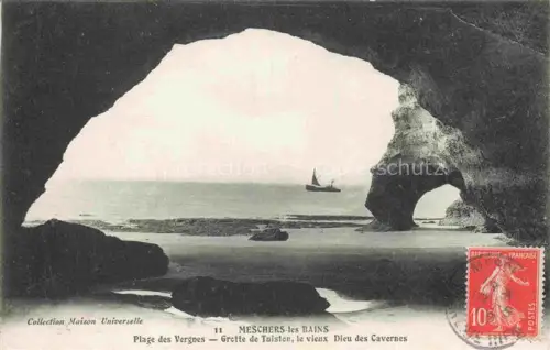 AK / Ansichtskarte Meschers-les-Bains Saintes 17 Charente-Maritime Plage-des-Vergnes Grotte-de-Taiston Hoehle Felsbogen Meer Segelschiff Felsen