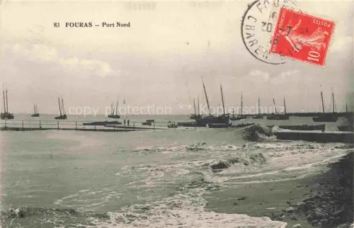 AK / Ansichtskarte FOURAS-LES-BAINS 17 Charente-Maritime Port-Nord Hafen Segelboote Wellen Kueste Pier Strand Fischerboote
