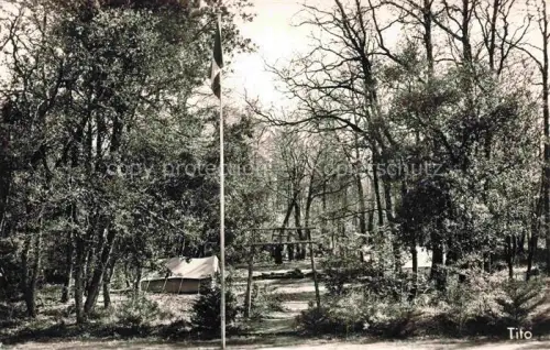 AK / Ansichtskarte Meschers-sur-Gironde Saintes 17 Charente-Maritime Camp-Scout Arnèche Coin-des-Chefs Zelt Flagge Wald Baeume Pfadfinder