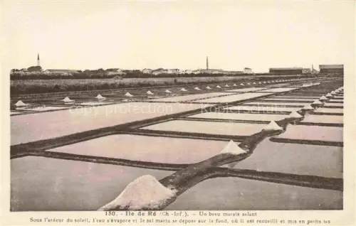 AK / Ansichtskarte La Flotte Ile de Re 17 Charente-Maritime Marais-salant Salzfelder Salzhaufen Salzgewinnung Kirchturm Verdunstung