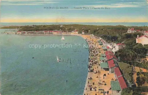 AK / Ansichtskarte FOURAS-LES-BAINS 17 Charente-Maritime Grande-Plage Strand Badegaeste Strandkabinen Segelboote Kueste Wald Luftbild