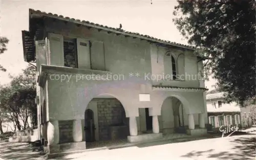 AK / Ansichtskarte Meschers-sur-Gironde Saintes 17 Charente-Maritime Camp-Scout-de-l Arnèche La-Villa Pfadfinderlager Arkaden Villa Baeume