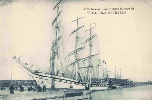 AK / Ansichtskarte La Pallice-Rochelle 17 Charente-Maritime Port Grand-Voilier Segelschiff Hafen Kai Passanten Masten
