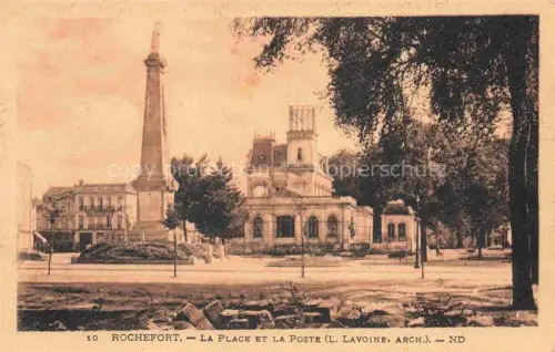 AK / Ansichtskarte Rochefort-sur-Mer 17 Charente-Maritime Place Poste Kolonne Siegessaeule Baeume Platz Gebaeude