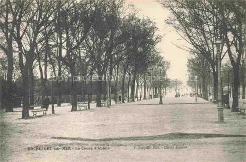 AK / Ansichtskarte Rochefort-sur-Mer 17 Charente-Maritime Cours-d Ablois Allee Baeume Baenke Laternen Promenade Spaziergaenger